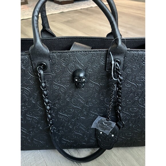 NEW BETSEY JOHNSON EMBOSSED SKULLS XOKIARA LARGE TOTE BAG/SKULL BLACK Halloween - Picture 2 of 11